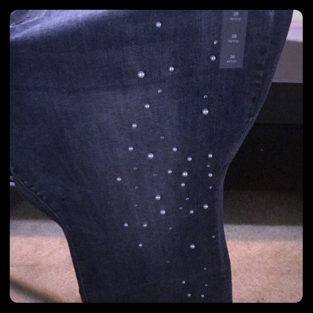 Cropped Jeans with pearl and sparkle accents.